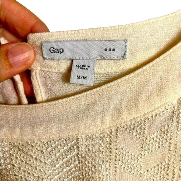 GAP sleeveless blouse,  cream, Medium, Embroidery, feminine, Office, Layering - Picture 3 of 7